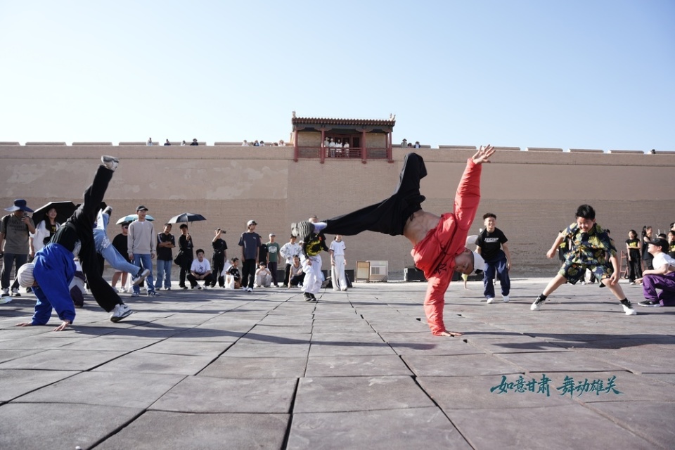 高鑫介绍说, 日在嘉峪关, 闻乐见的艺