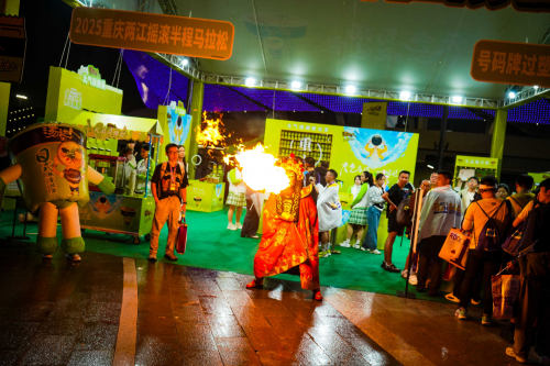 问界汽车更, 夜光跑道